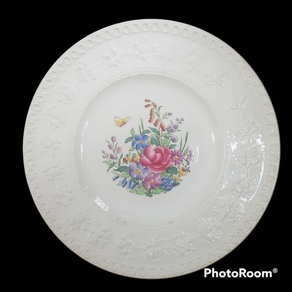 Wedgwood Other - Vintage Wedgwood Wellesley Tintern pattern 11" dinner plate.